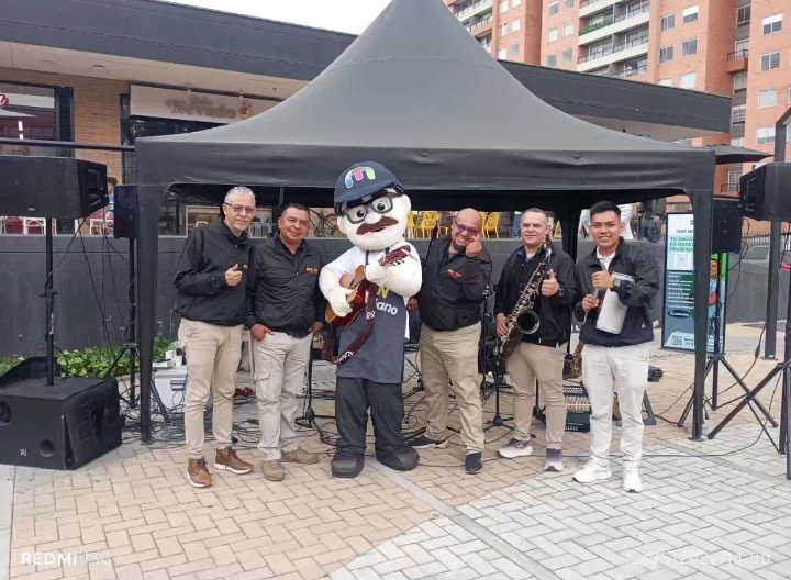 Rumba Total tocando en evento empresarial